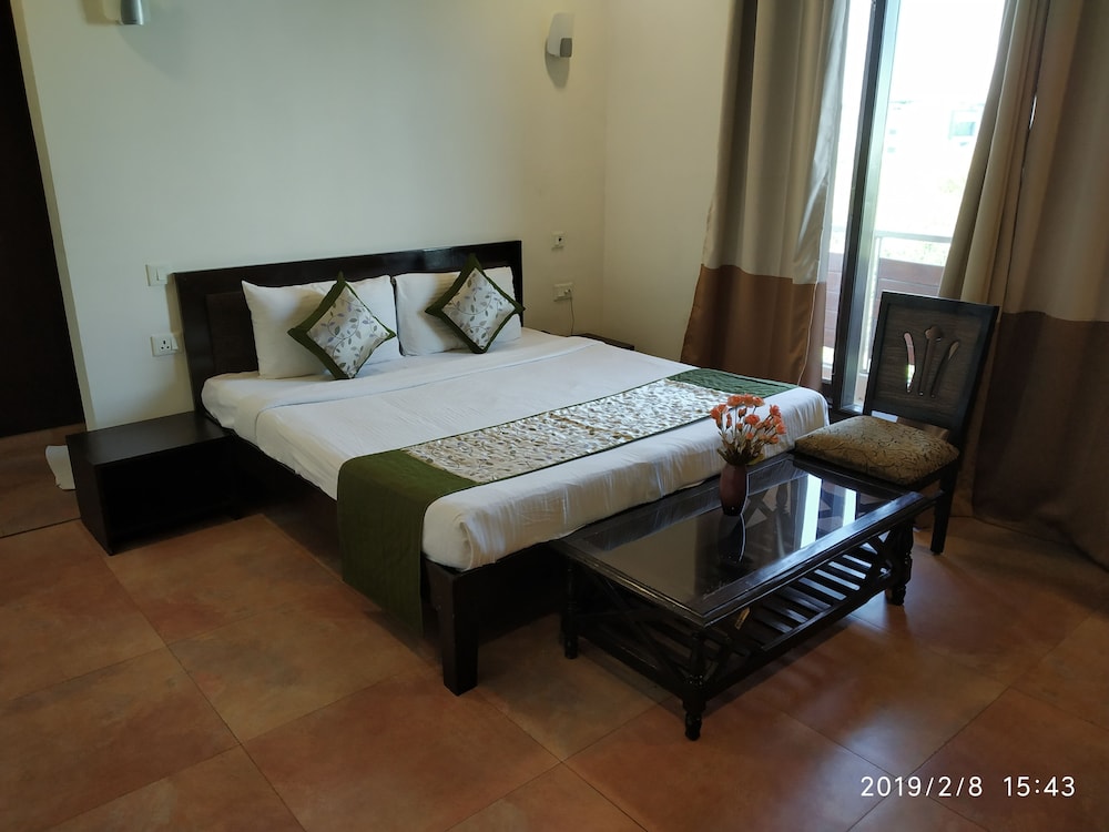 Golden Palm Suites