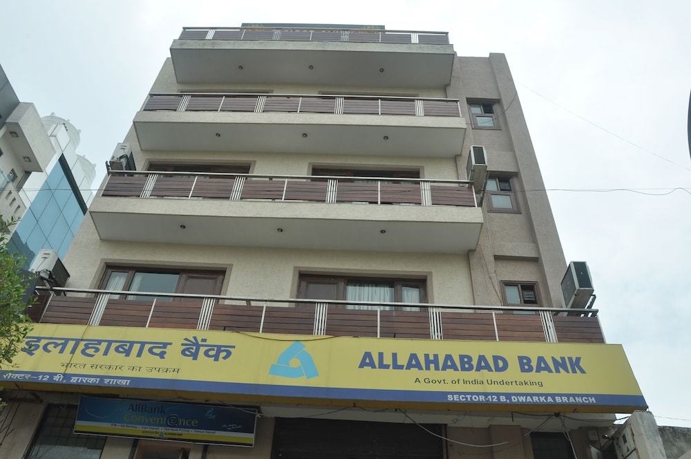 Golden Palm Suites