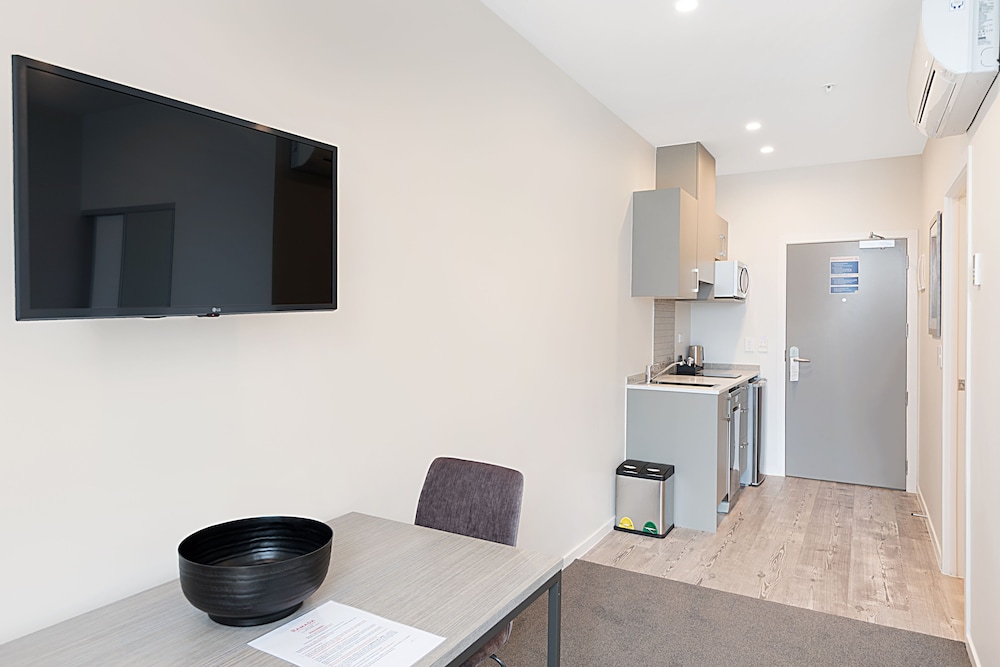 Ramada Suites By Wyndham Victoria Street West