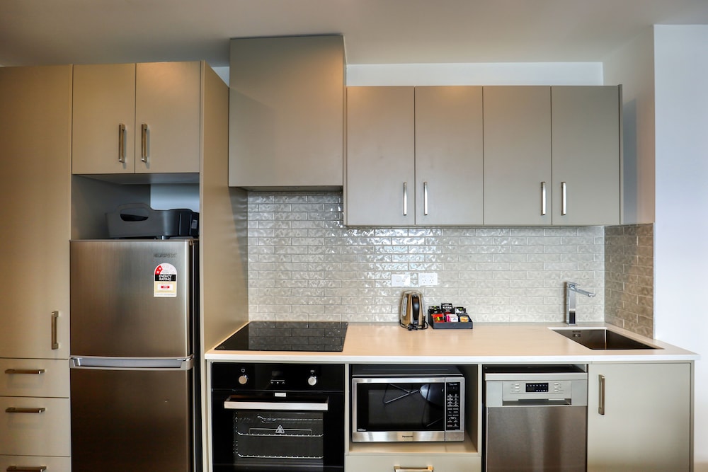 Ramada Suites By Wyndham Victoria Street West