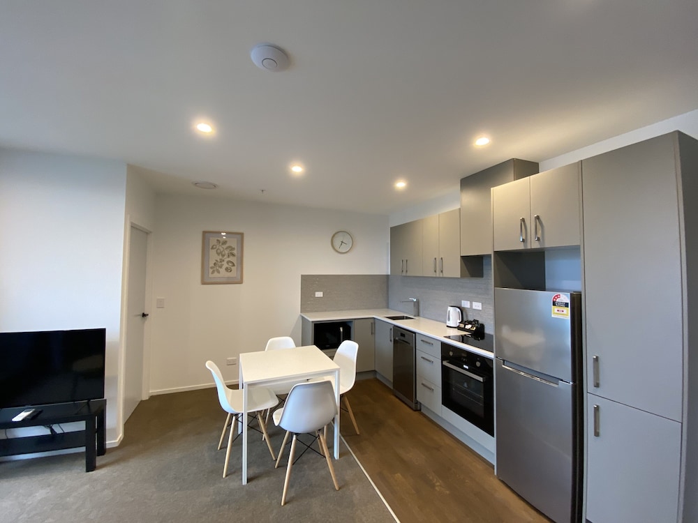 Ramada Suites By Wyndham Victoria Street West