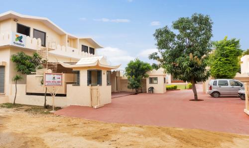 Treebo Premium Royal Amar With Mountain View and Swimming Pool