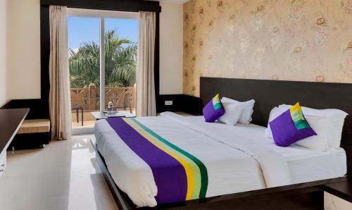 Treebo Premium Royal Amar With Mountain View and Swimming Pool