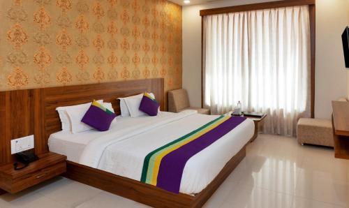 Treebo Premium Royal Amar With Mountain View and Swimming Pool