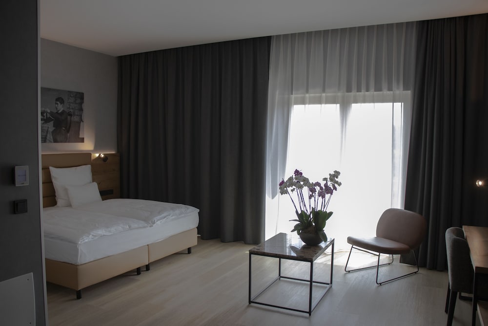 mk hotel tirana