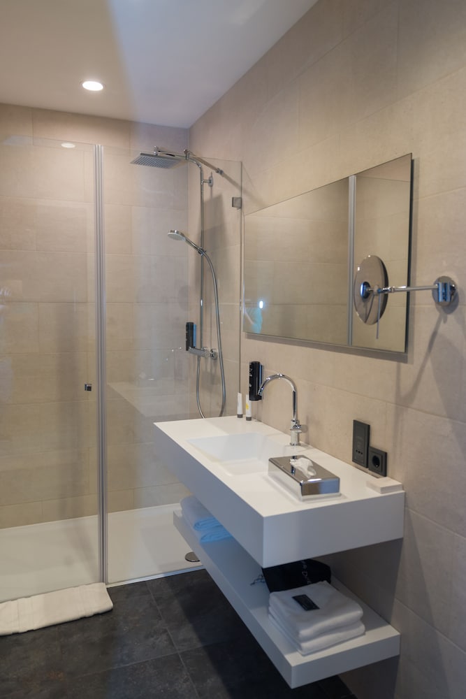 mk hotel tirana