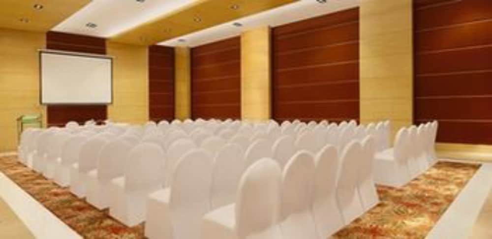 Lemon Tree Hotel, Shimona, Chennai