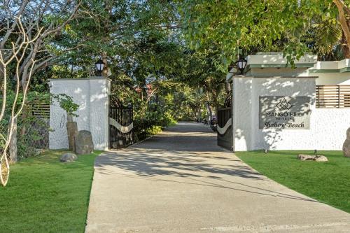 Mango Hill Shallow Beach Resort