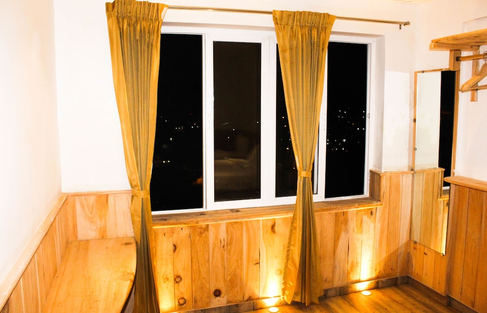Al Woodlands Residency