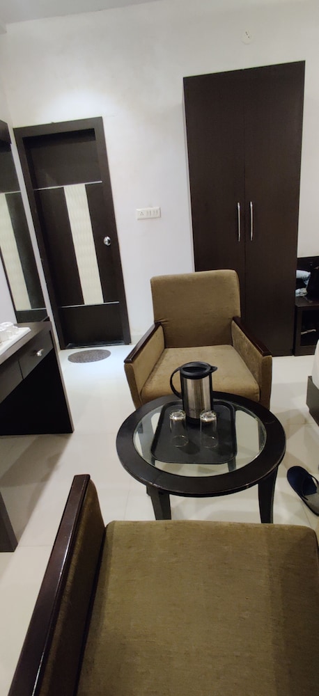 Hotel Anchal Villa By YB Hotels