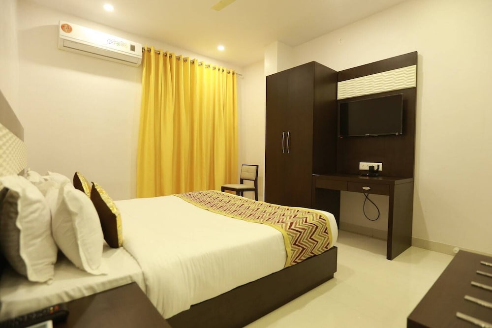 Hotel Anchal Villa By YB Hotels