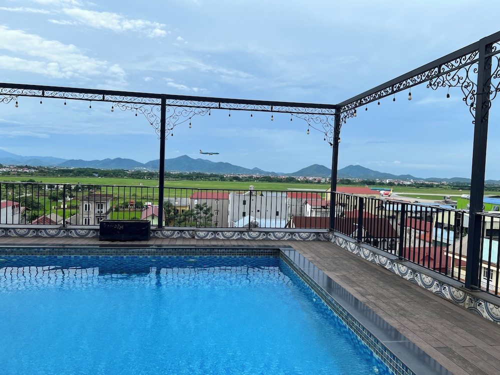 Paragon Noi Bai Hotel and Pool