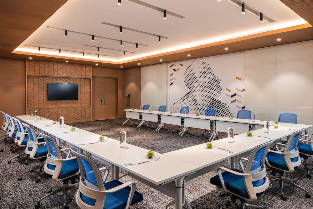 Holiday Inn Hotel And Suites Dubai Science Park By IHG