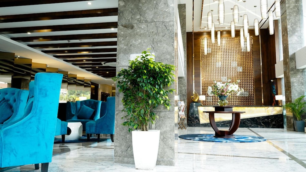 Hotel Saffron Crest