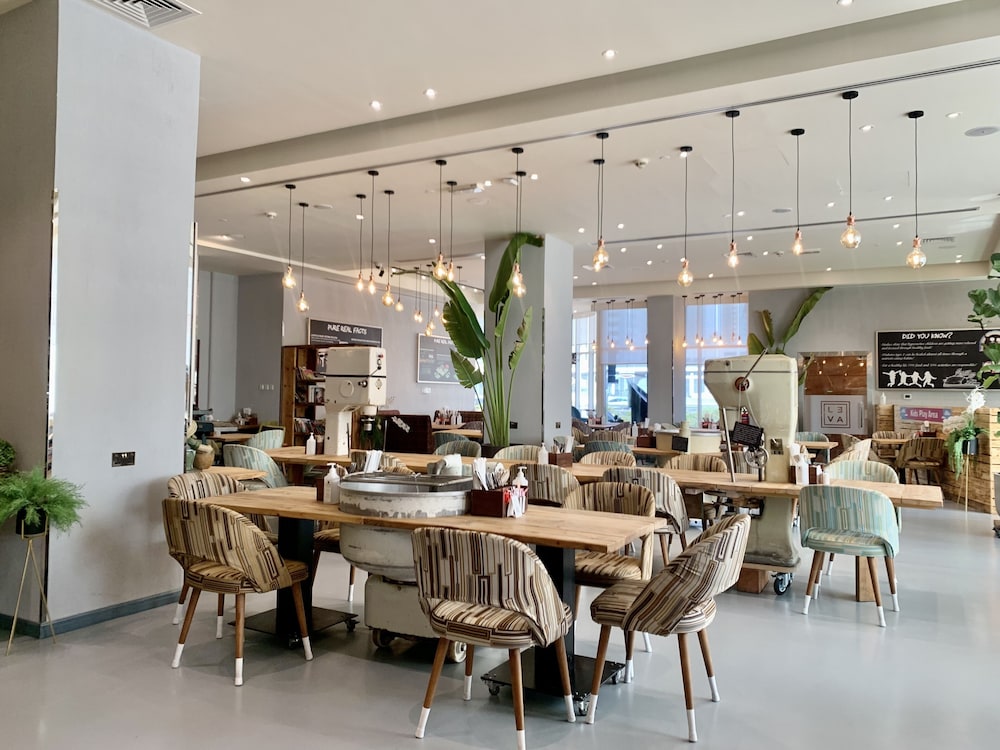 Leva Hotel and Suites, Mazaya Centre