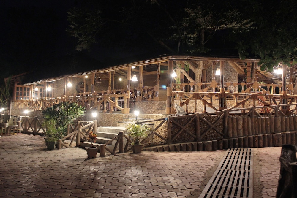 Shangri-La Jungle Resort
