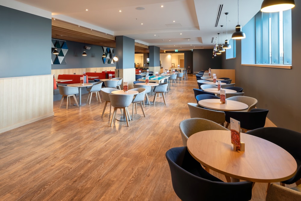 Holiday Inn Express London Heathrow T4 by IHG