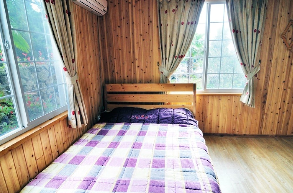 Jeju Sannaedeul Pension