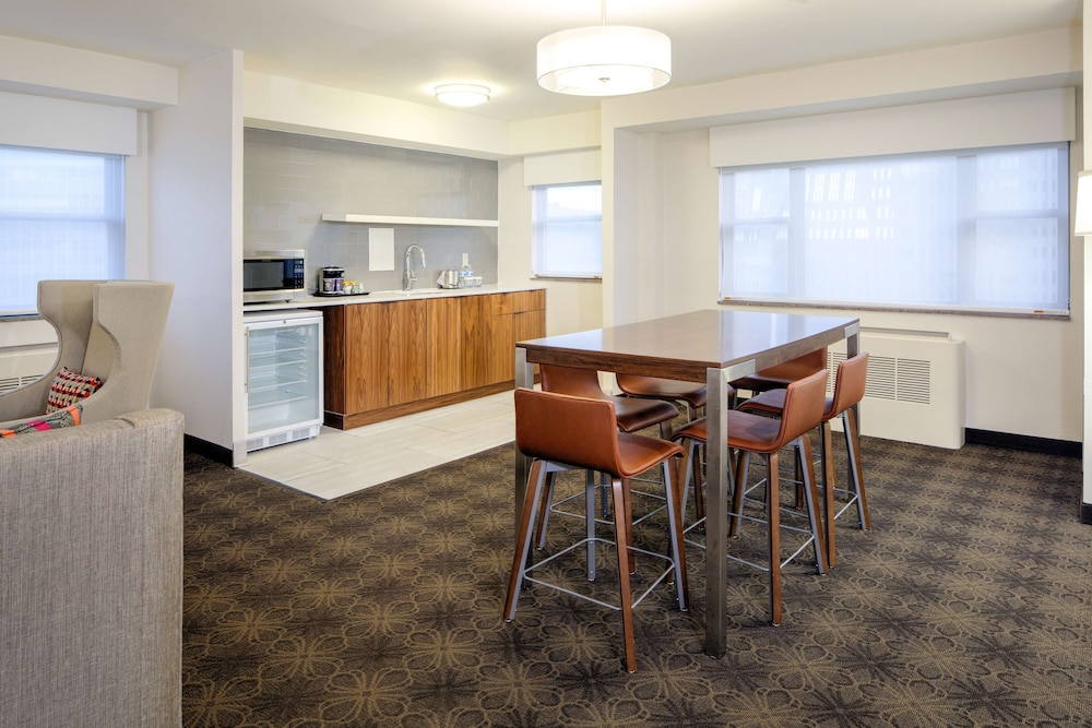 DoubleTree by Hilton Hotel & Suites Pittsburgh Downtown