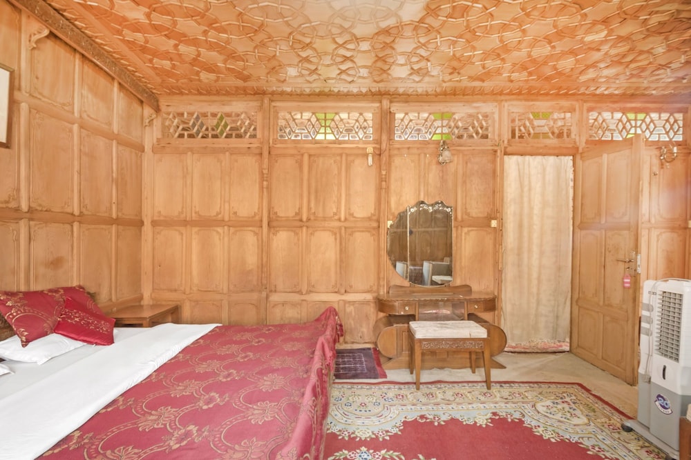 GuestHouser 3 BHK Houseboat d520