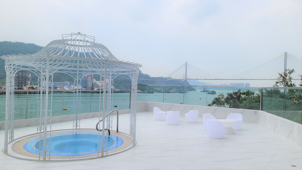 Grand Bay View Hotel