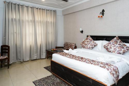 Click Sunburry Hotel Srinagar