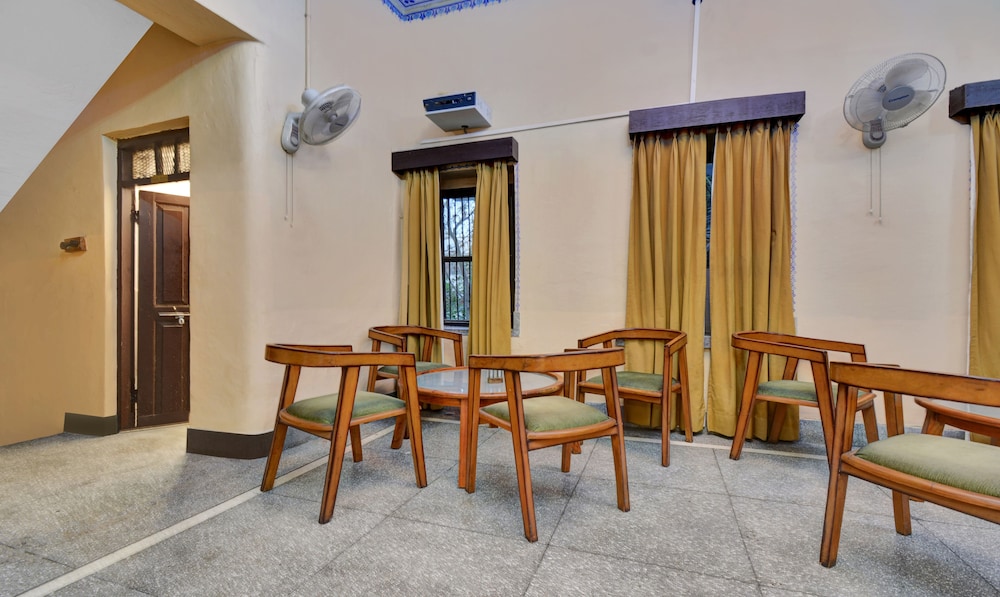 Treebo The Regal House, Near Fateh Sagar Lake