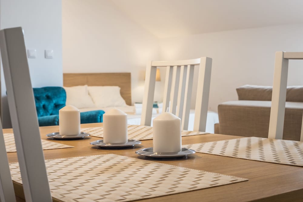 Home Out Rooms & Apartments