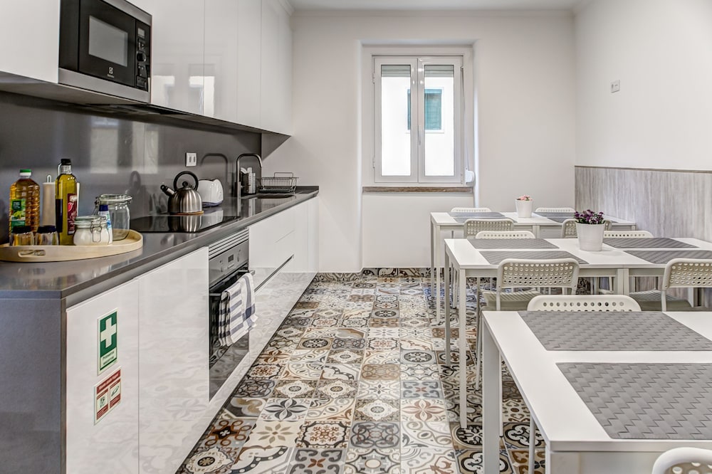 Home Out Rooms & Apartments