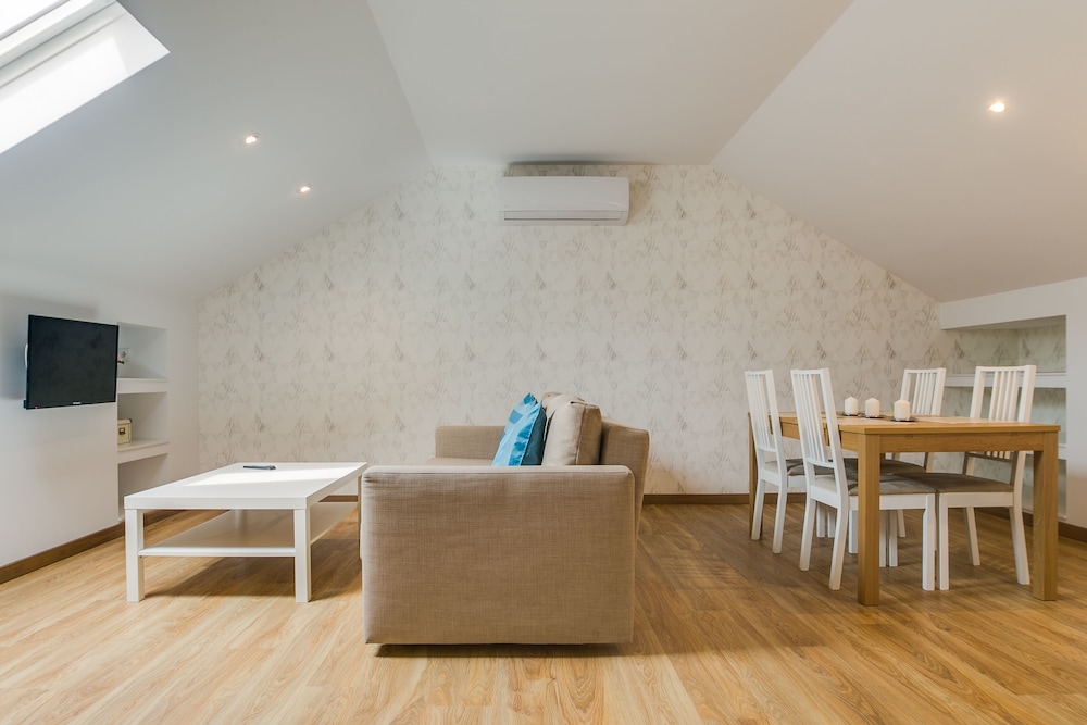 Home Out Rooms & Apartments