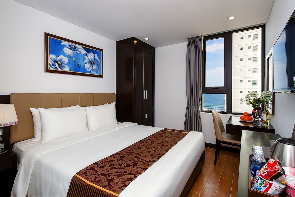 Golden Line Danang Hotel