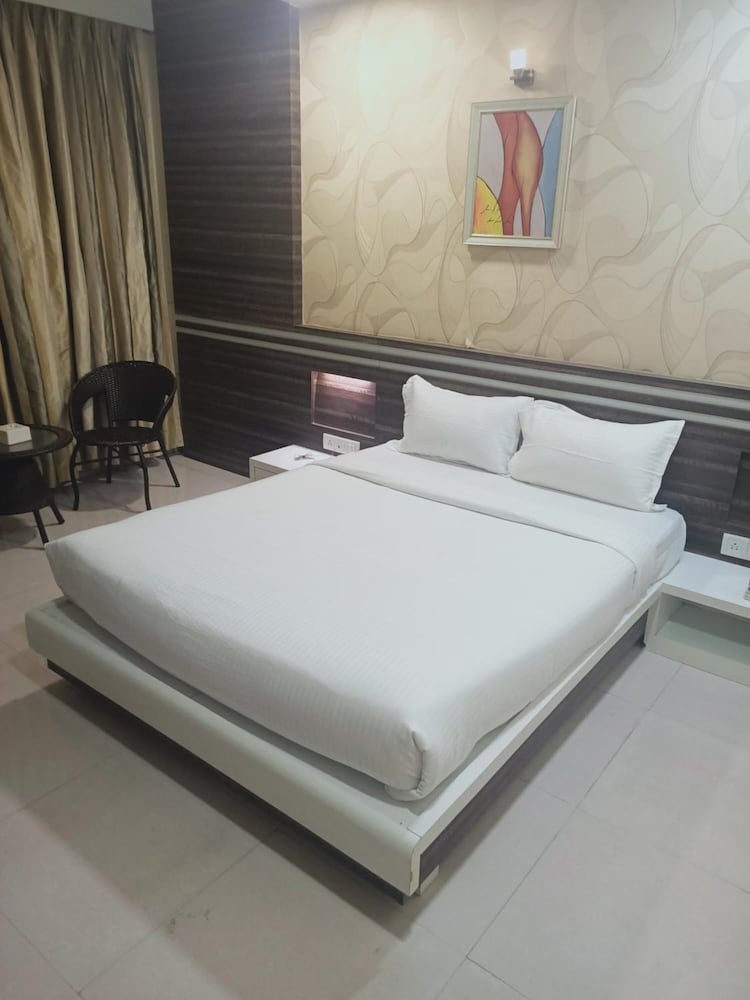 Rudra Shelter Business Hotel