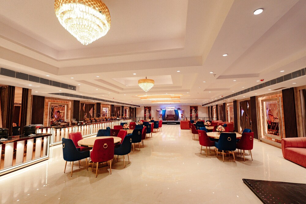 The Eliot Hotel & Banquet