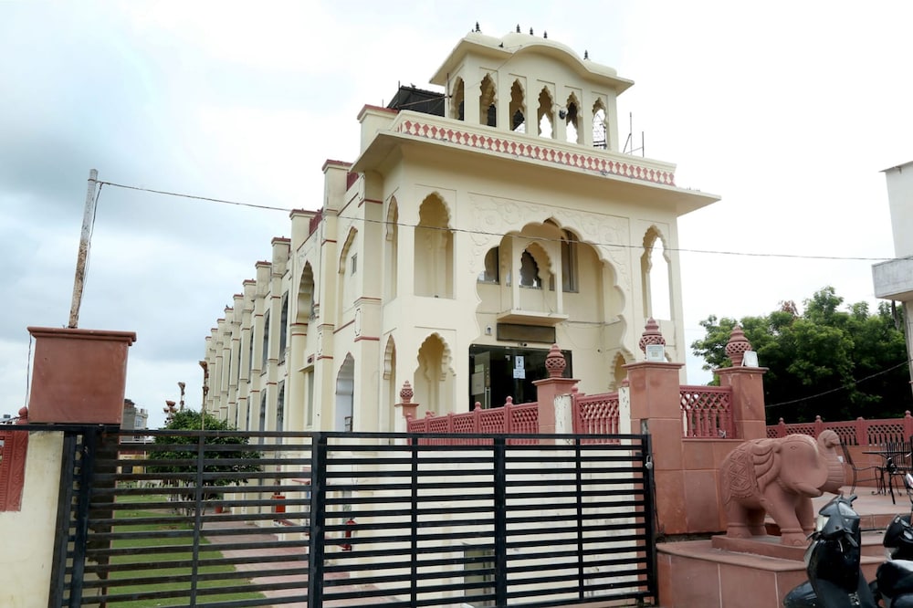 Roshan Haveli Resort