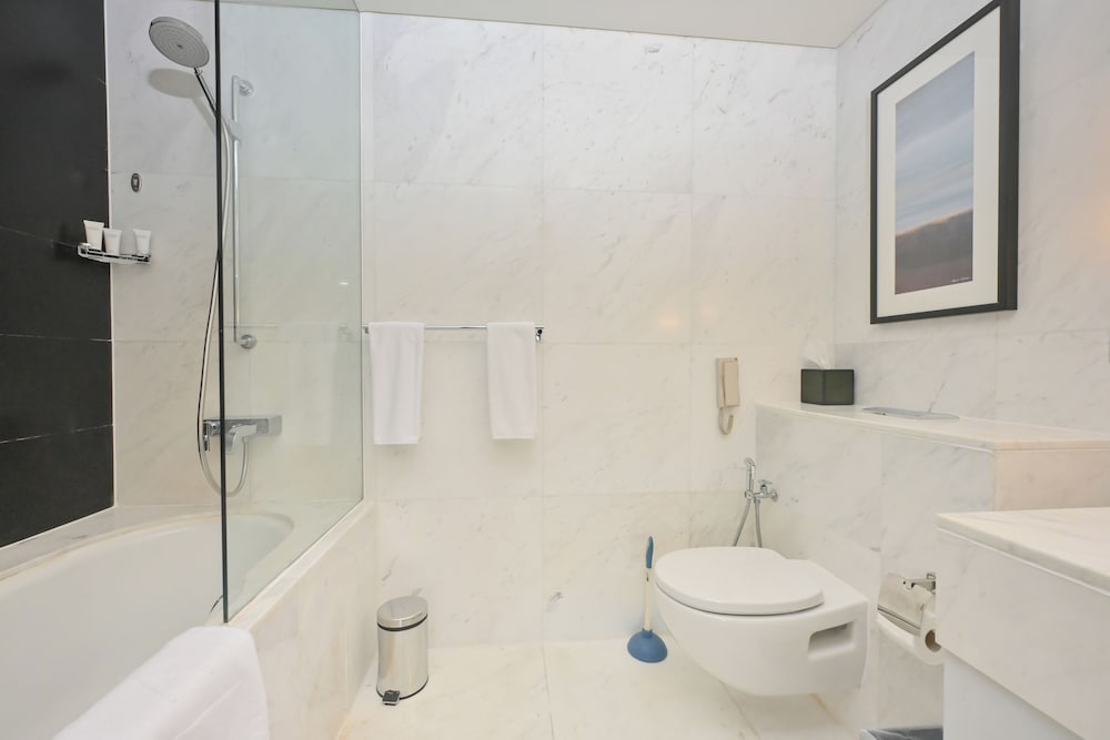 Emaar Fashion Avenue – Formerly Address Dubai Mall Four Apple