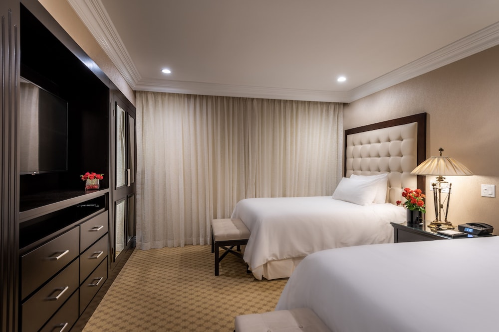 Beverly Hills Plaza Hotel & Spa