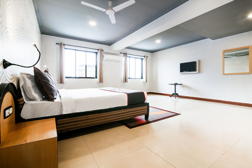 Collection O 30093 Hotel Om Shiv