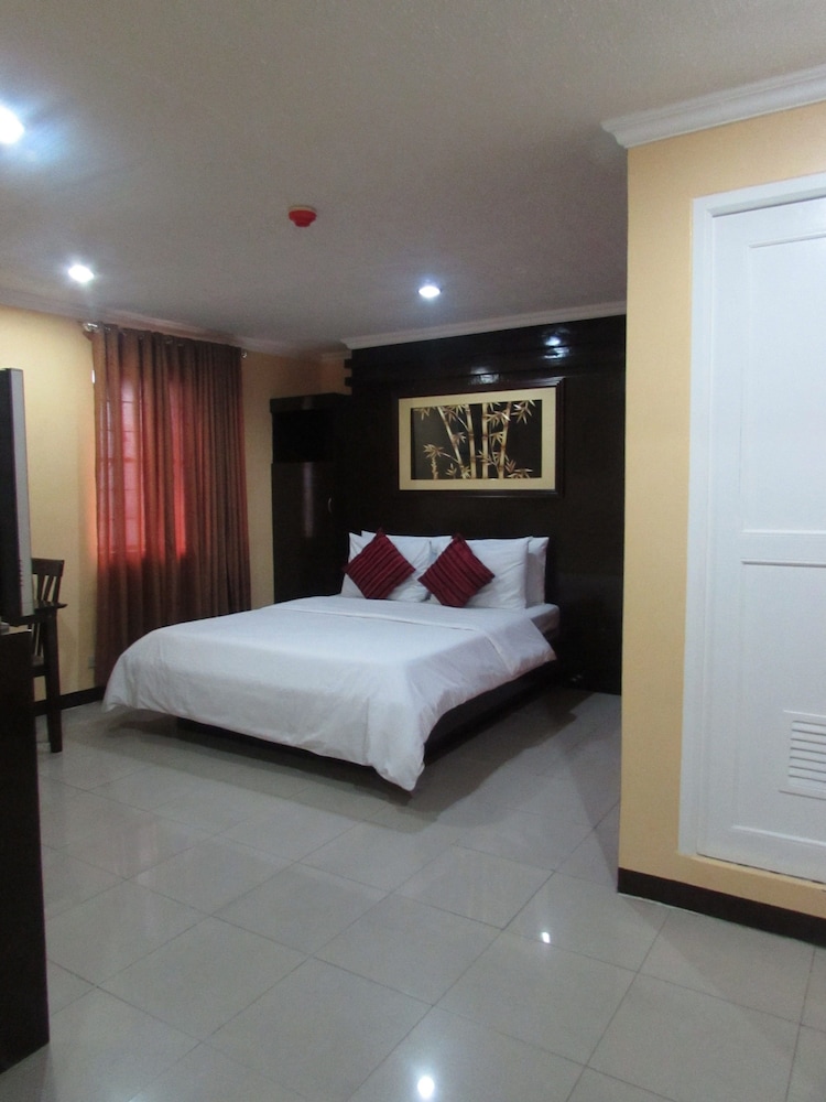 Oyster Plaza Hotel