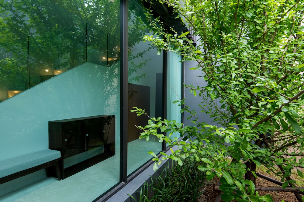 Glam Habitat Hotel