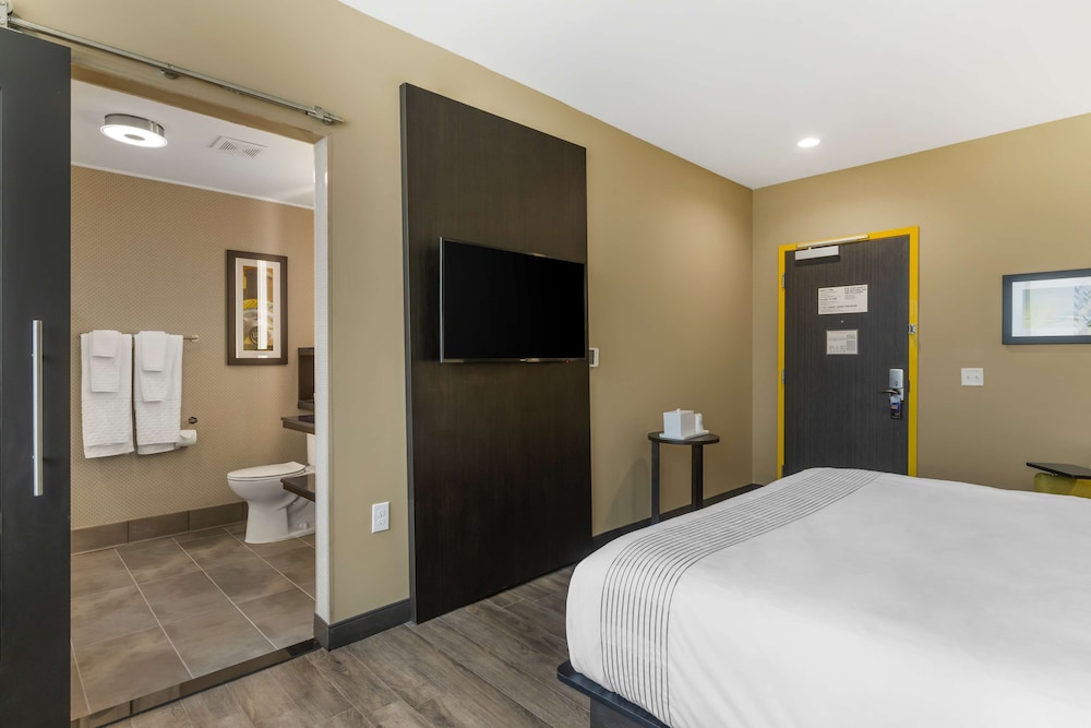 Glō Best Western Pooler - Savannah Airport Hotel