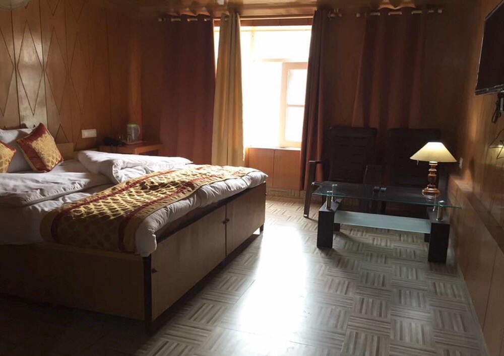 Hotel D'Zojila - Kargil
