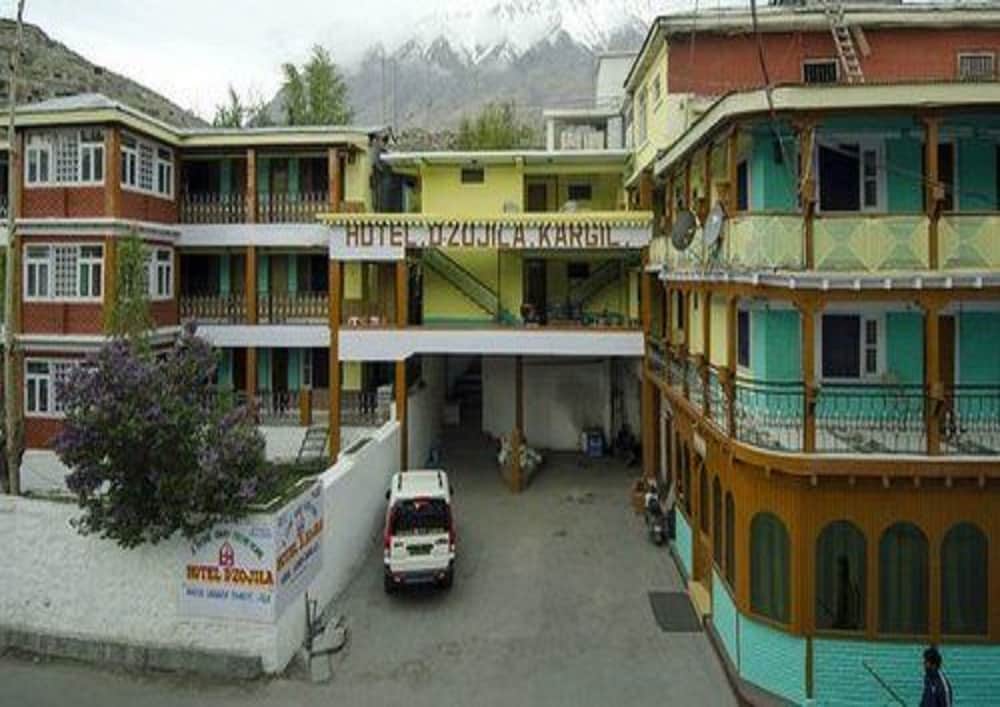 Hotel D'Zojila - Kargil