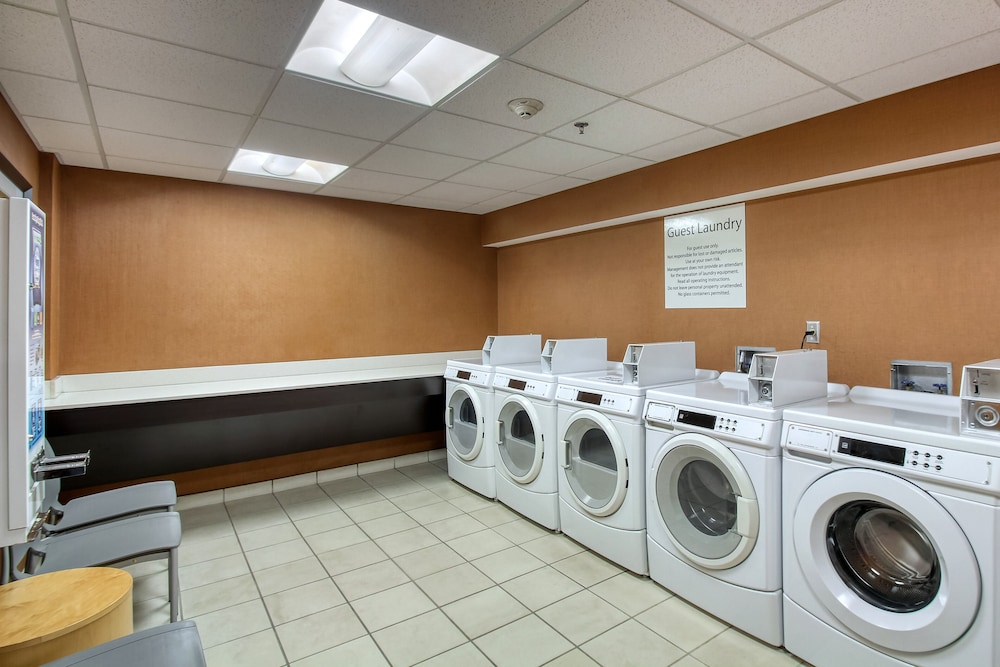 Holiday Inn Hotel & Suites Atlanta Airport-North by IHG