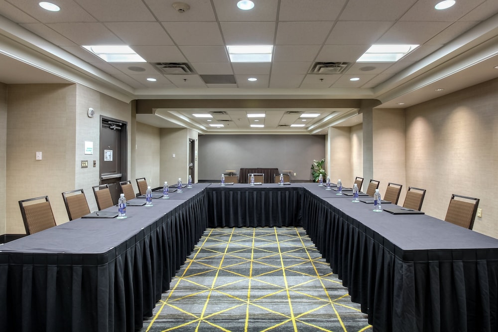 Holiday Inn Hotel & Suites Atlanta Airport-North by IHG