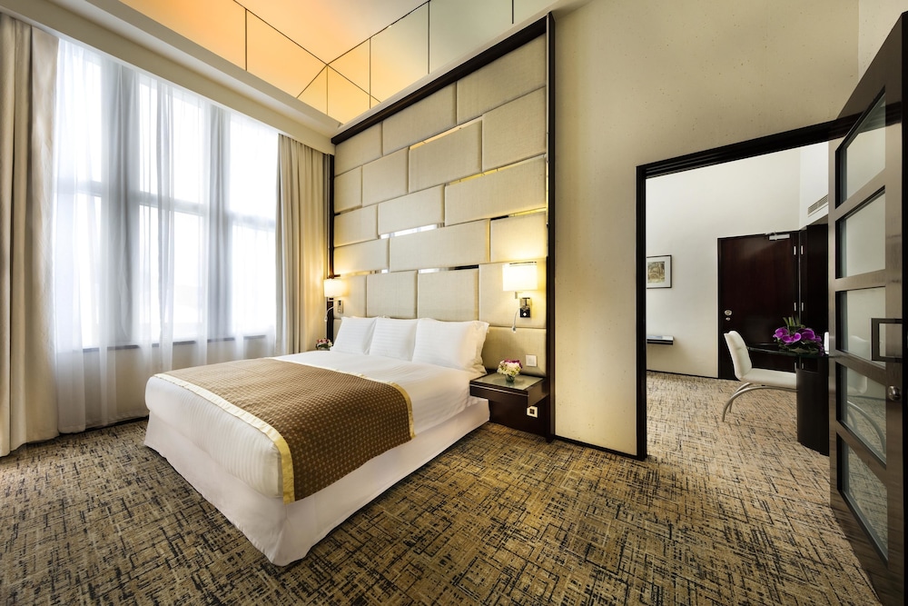 Regal Airport Hotel