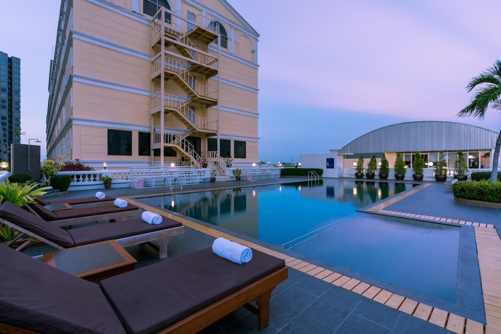 Niran Grand Hotel