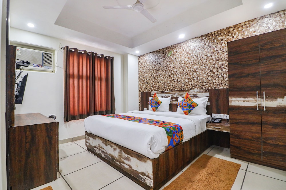Fabhotel Empire Suites