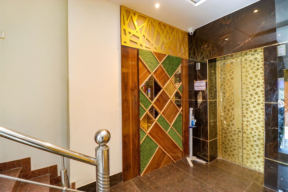 FabHotel California Heights
