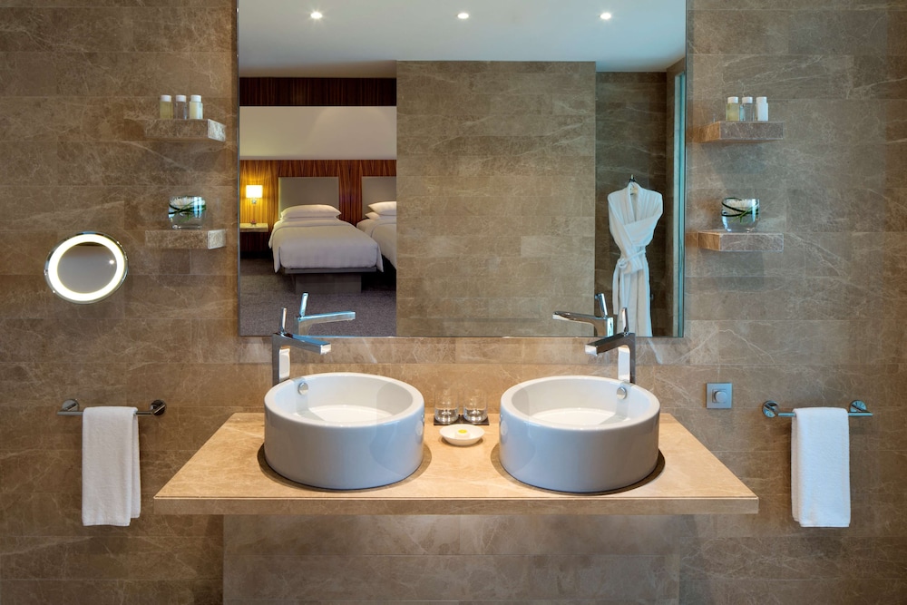 ANDAZ CAPITAL GATE ABU DHABI, BY HYATT