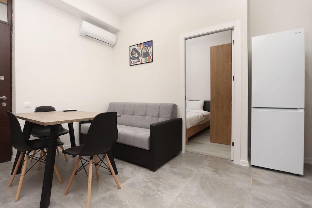 Stay Inn Apartments at Saryan Street
